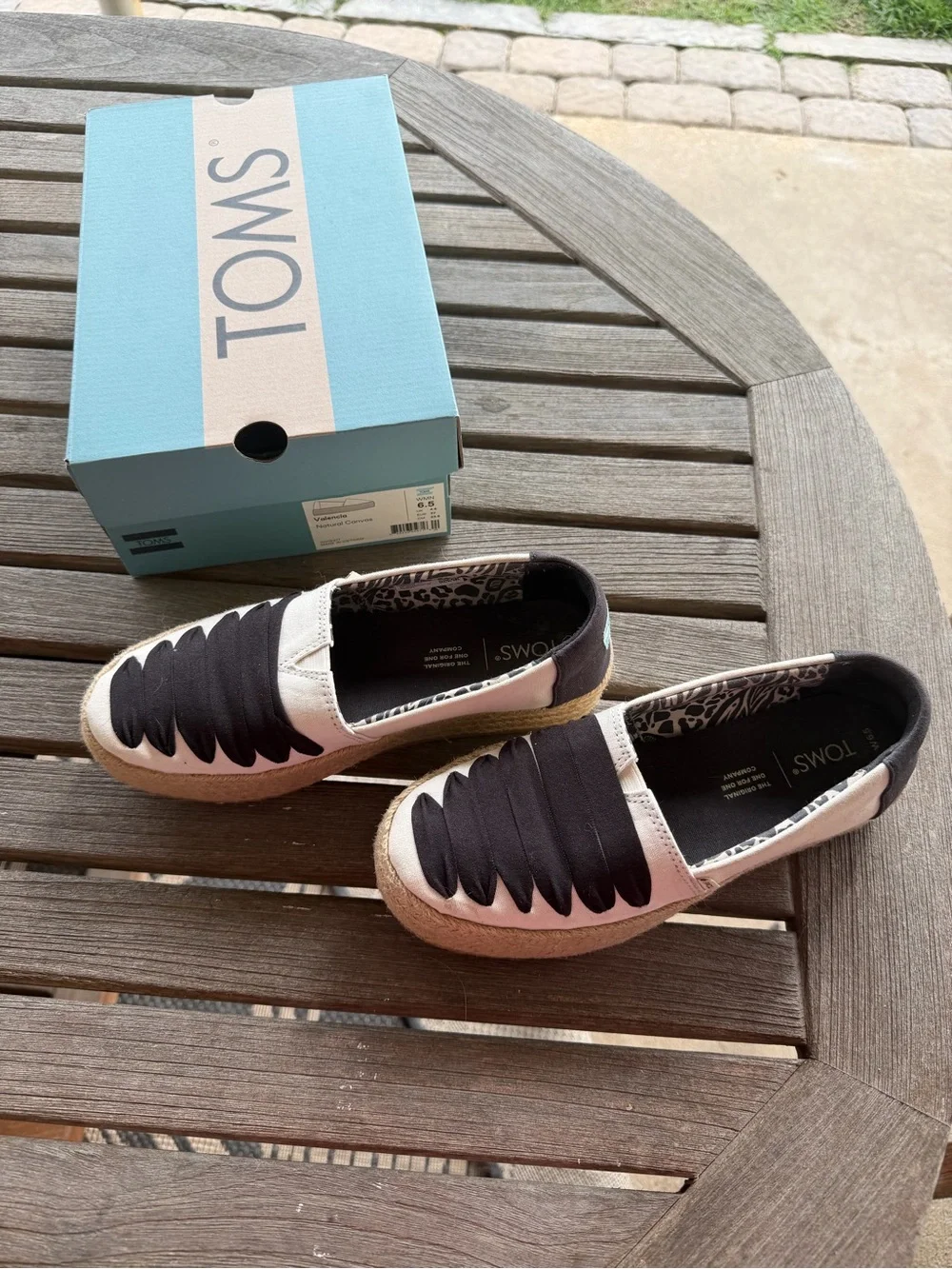 TOMS Black & Cream Valencia Scalloped Slip-On Espadrilles Size 6.5